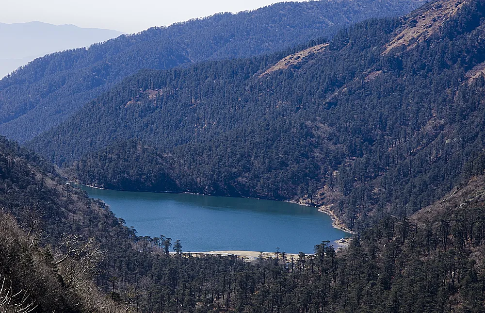 Menmecho Lake, PC: Atimit Kundu (https://www.flickr.com/photos/atimit/) CC BY-NC 2.0